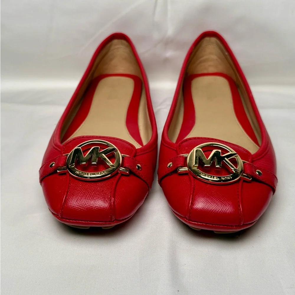 Michael Kors Fulton Red Leather Gold Logo Charm Flats Shoes Size 8M - Picture 2 of 10